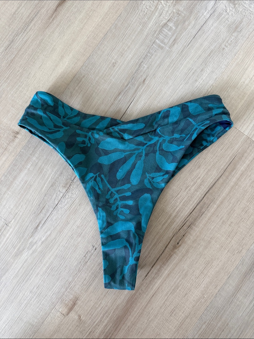 Sirena bottoms in Posidonia